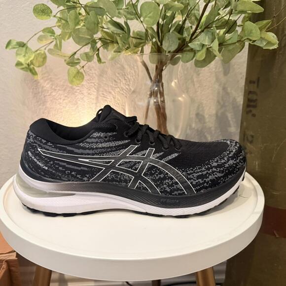 Asics Gel Kayano 29 Men's Running Shoe Black White 12 Wide Men Like New NWOT - Picture 1 of 6